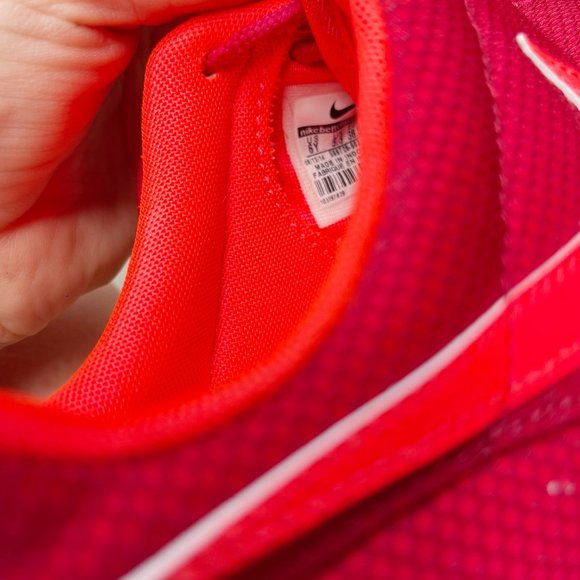 ✨ Two Tone Red Roche Running Shoes | Nike - Picture 5 of 6